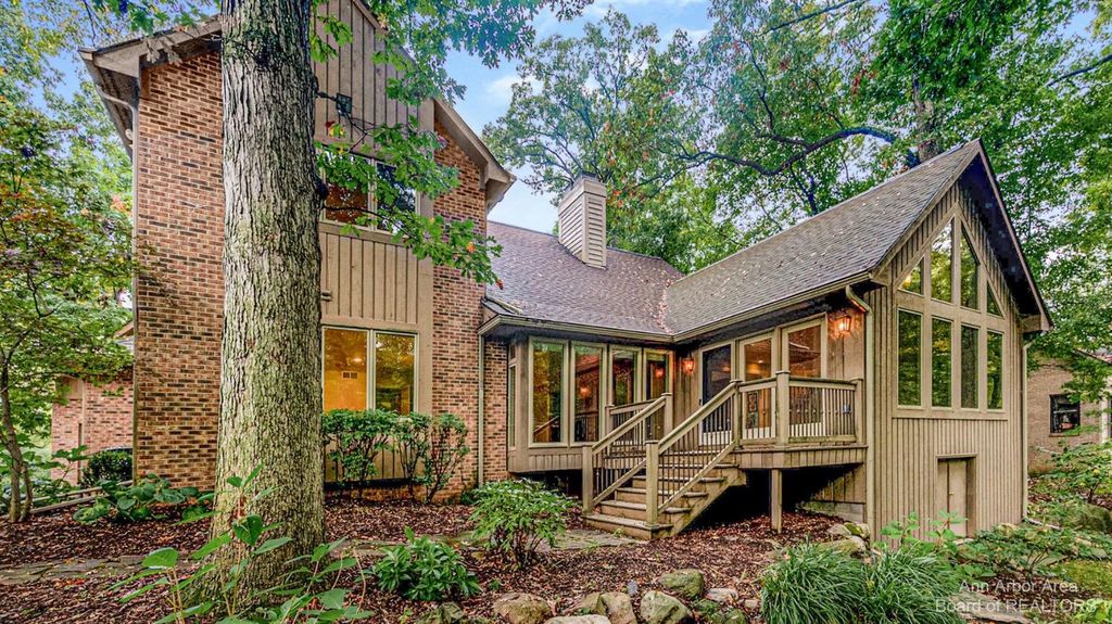 4952 Birkdale Dr, Ann Arbor, MI 48103