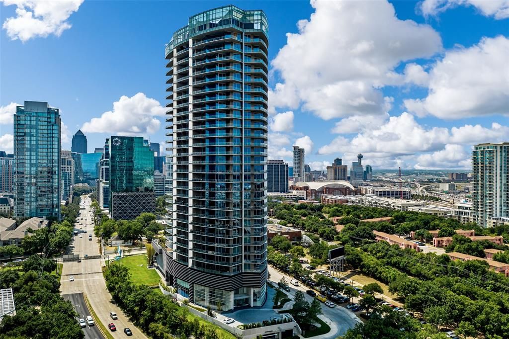 3130 N Harwood St #1502, Dallas, TX 75201