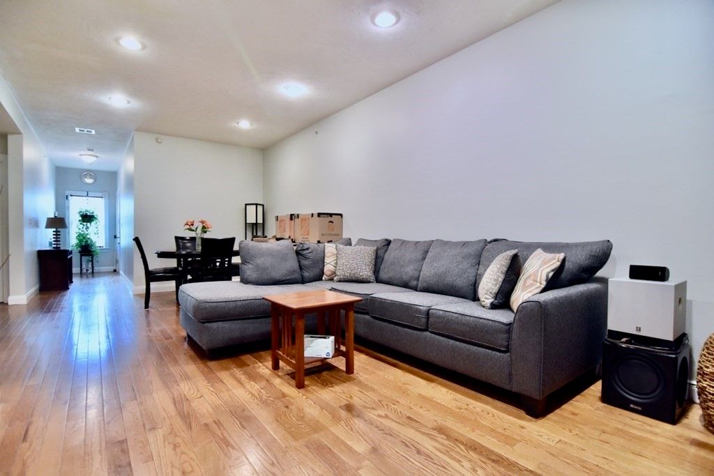 174 Magnolia St #B, Dorchester, MA 02125
