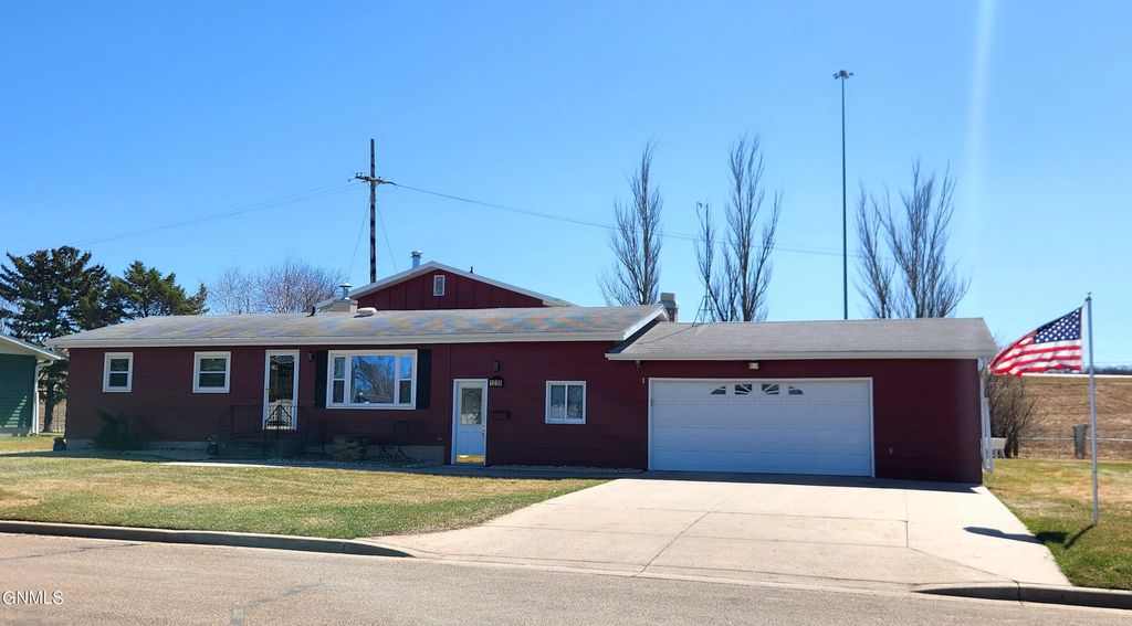 1039 Hanna Ave, Valley City, ND 58072