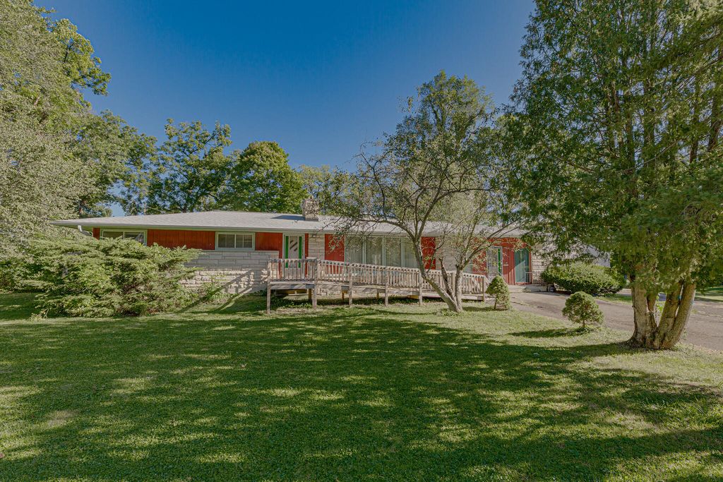 320 Meadow Ln, Jackson, MI 49203