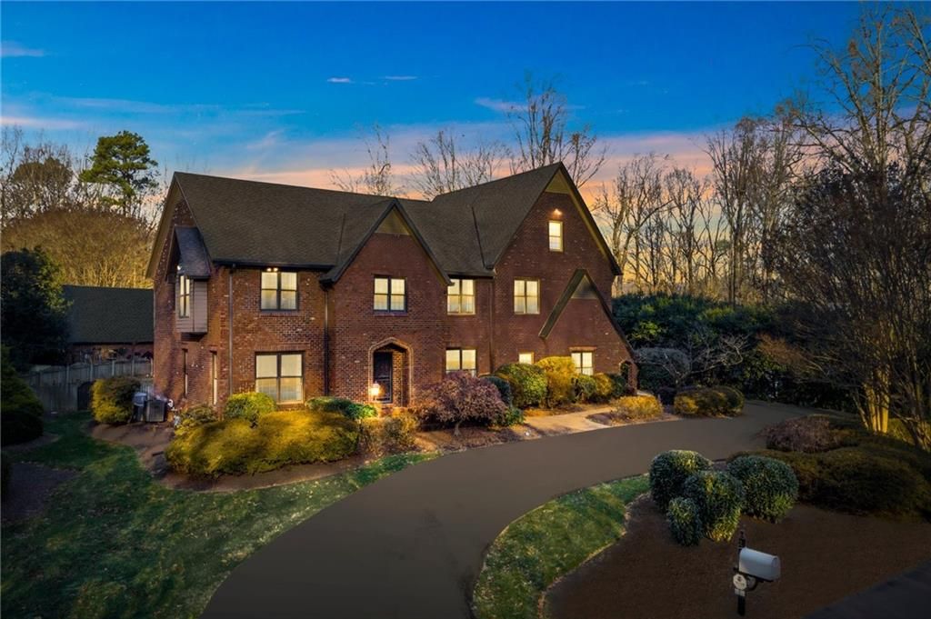 2 Charnwood Rd, Henrico, VA 23229