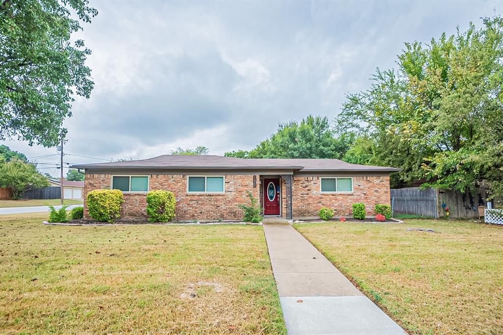 7628 Deaver Dr, North Richland Hills, TX 76180