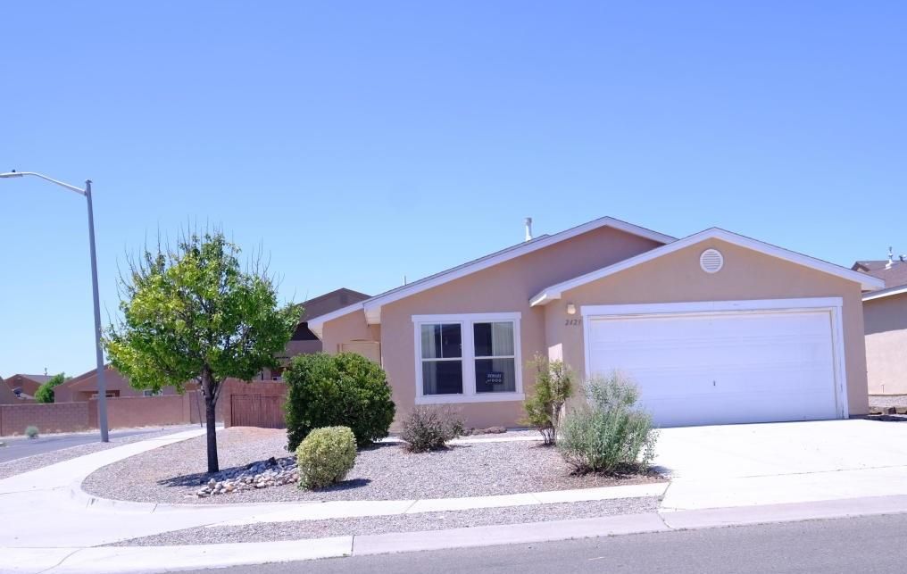 2423 Ghost Ranch St SW, Albuquerque, NM 87121