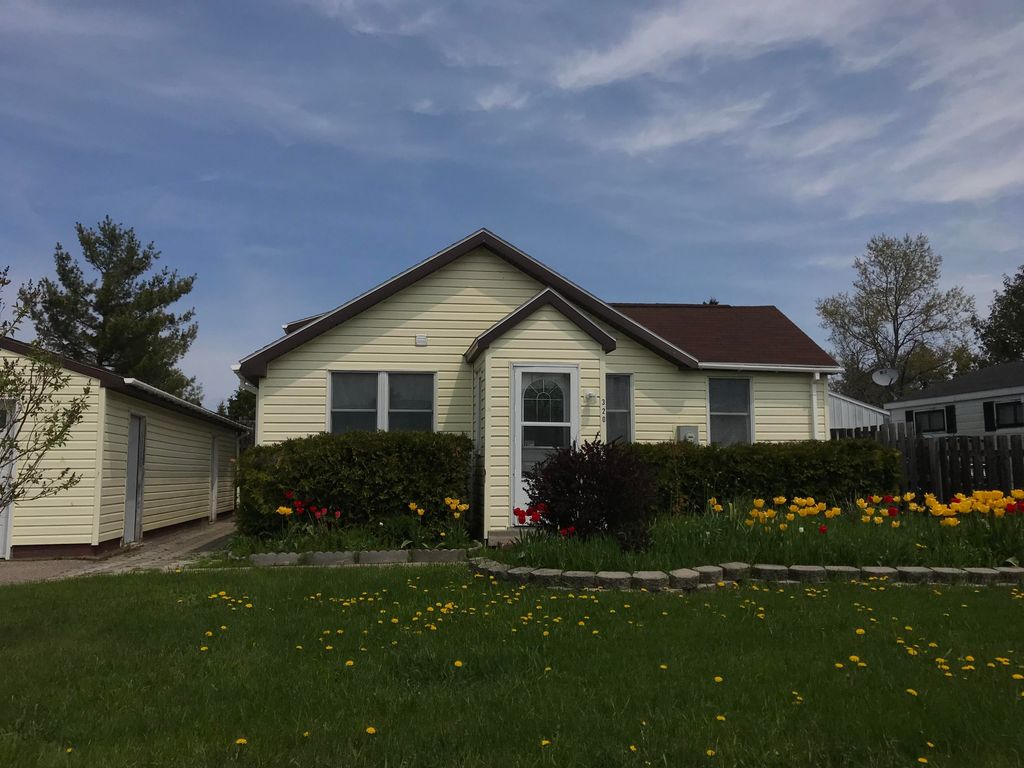 320 W 10th Ave, Sault Sainte Marie, MI 2 Bed, 2 Bath SingleFamily