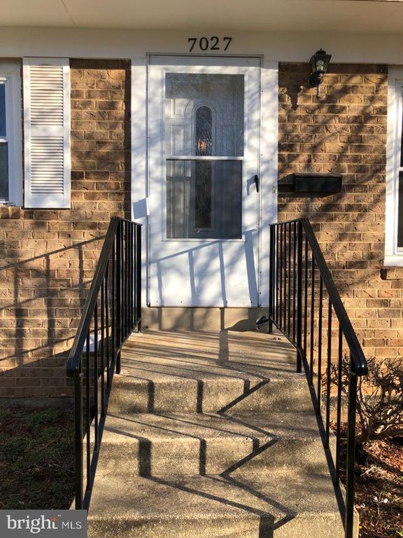 7027 Woodstream Ter, Lanham, MD 20706