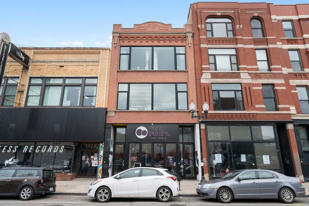 1375 N Milwaukee Ave #2R, Chicago, IL 60622