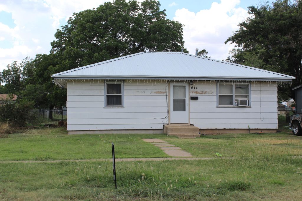 611 N El Paso Ave, Tulia, TX 79088