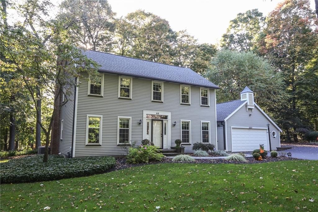 40 Woodridge Dr, Mendon, NY 14506
