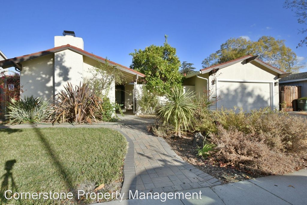 10280 Plum Tree Ln, Cupertino, CA 95014