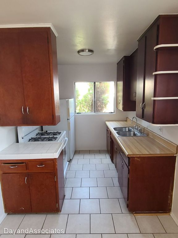 5933 Gregory Ave #5, Los Angeles, CA 90038