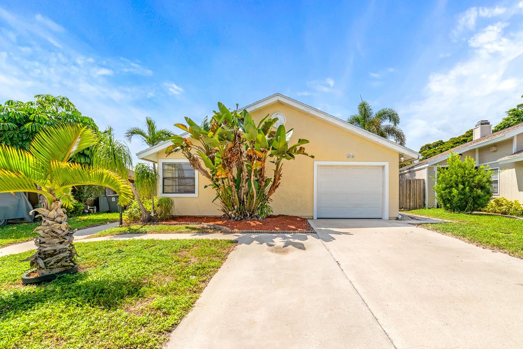 4714 Brook Dr, West Palm Beach, FL 33417