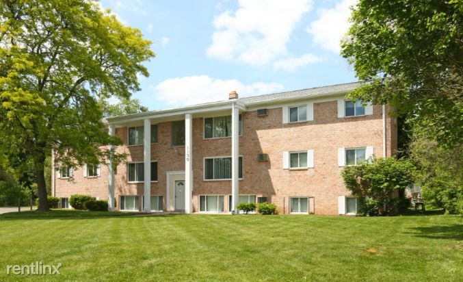 1140 Dorchester Cir, Lansing, MI 48910