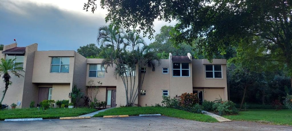 9420 Live Oak Pl #102, Davie, FL 33324