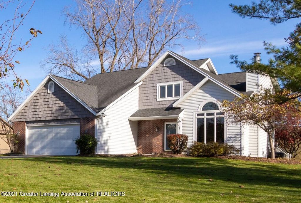 10323 S Bay Dr, Laingsburg, MI 48848