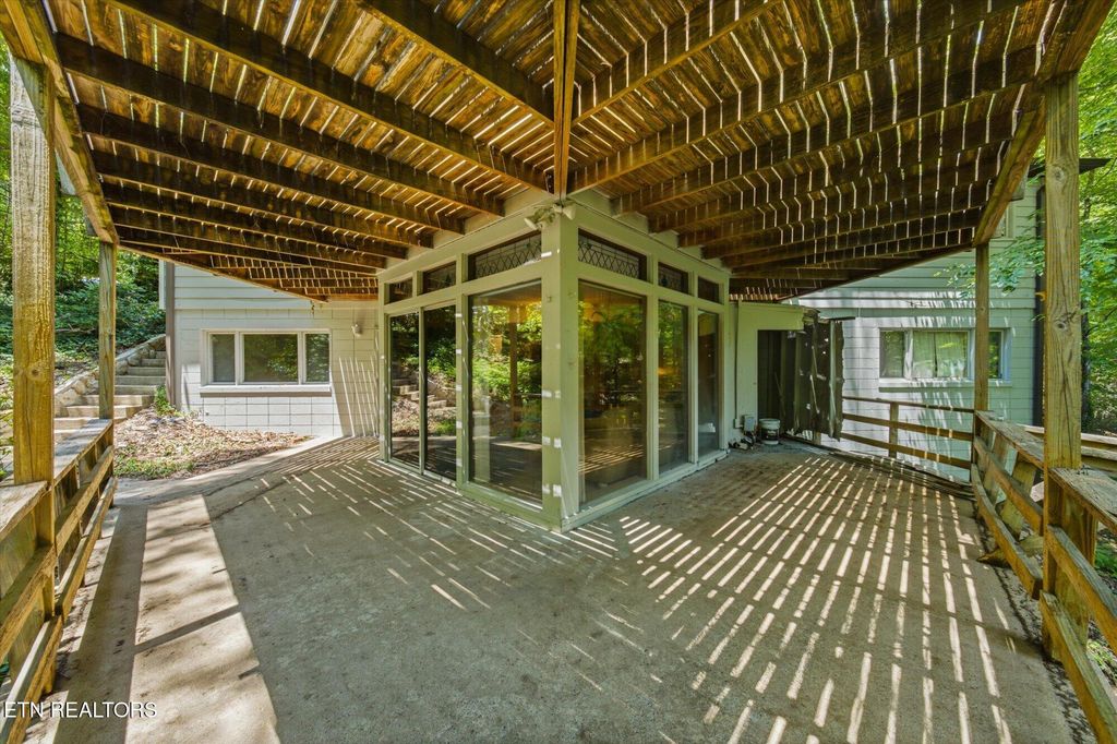 view 30th full size image of this home