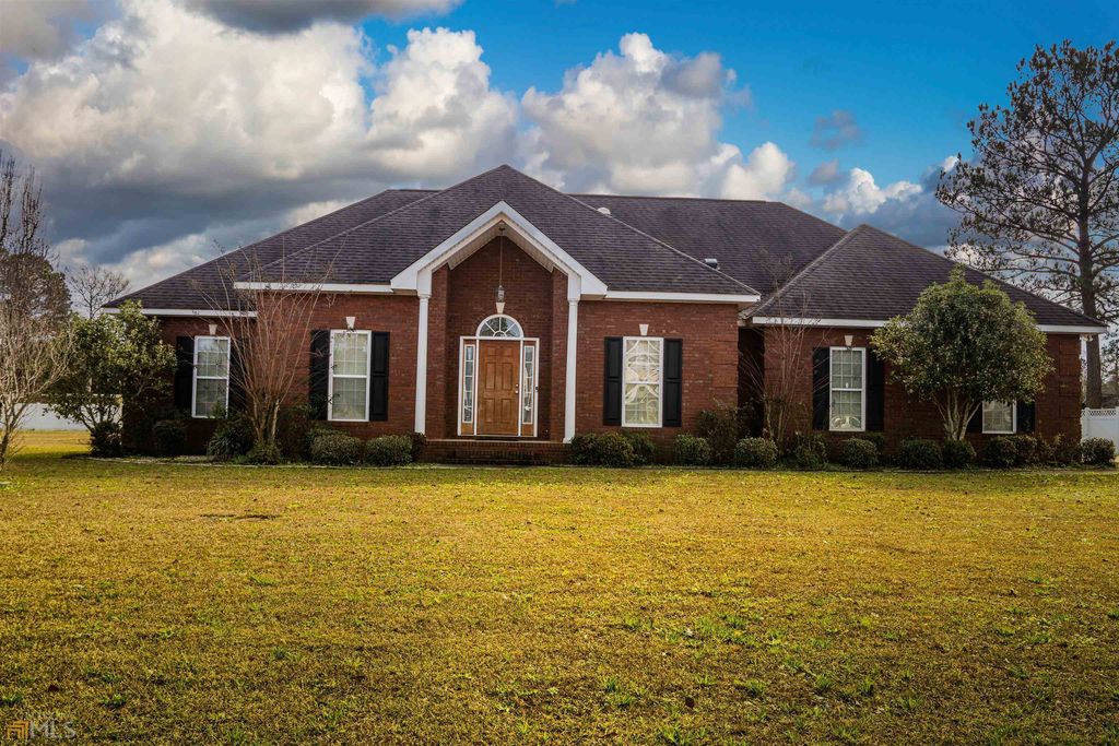 111 Hedge Way, Dublin, GA 31021