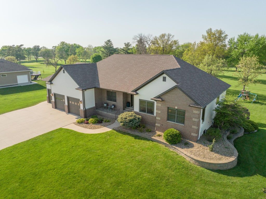 1771 Golf Course Blvd #10, Independence, IA 50644
