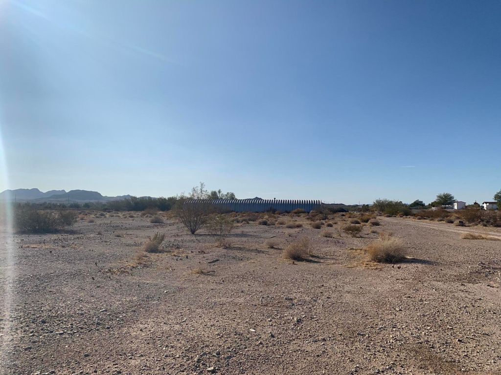 25815 Zig Zag St, Bouse, AZ 85325