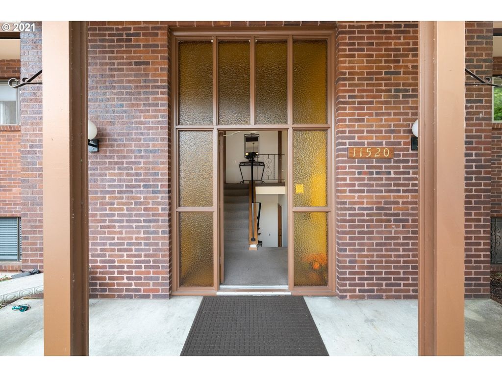 11520 SW Crown Dr #11, King City, OR 97224