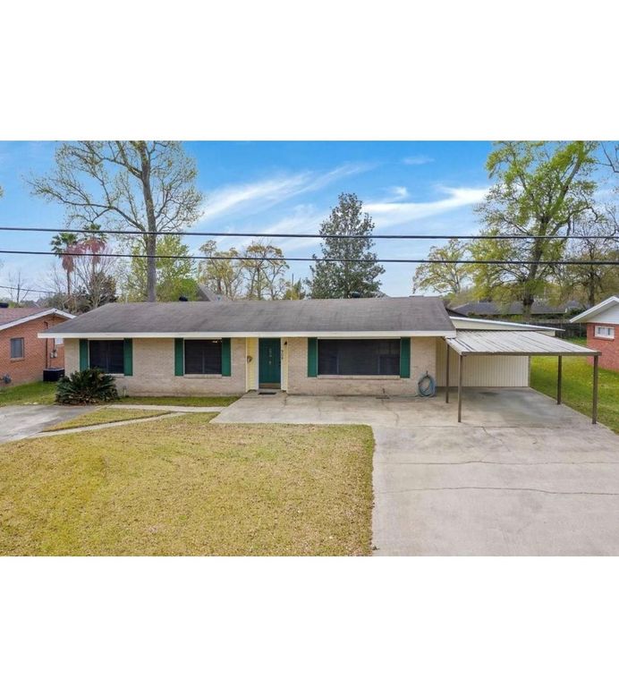 909 Michael Ln, Lake Charles, LA 70605