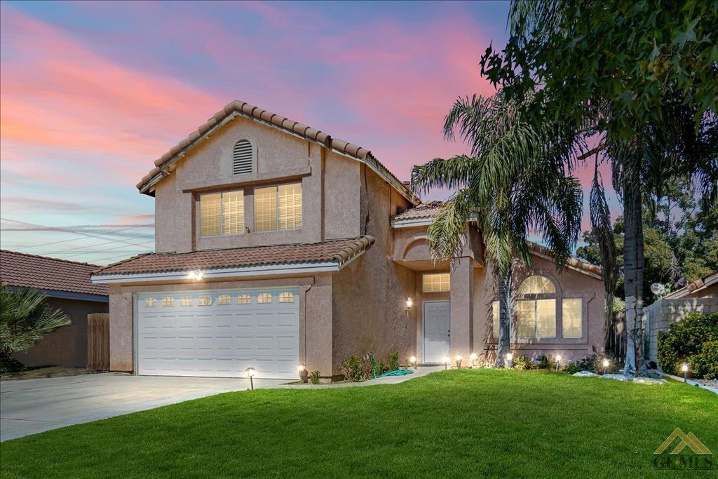 1900 Saint Helens Ave, Bakersfield, CA 93304