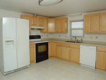37 Mozart St, West Hartford, CT 06110