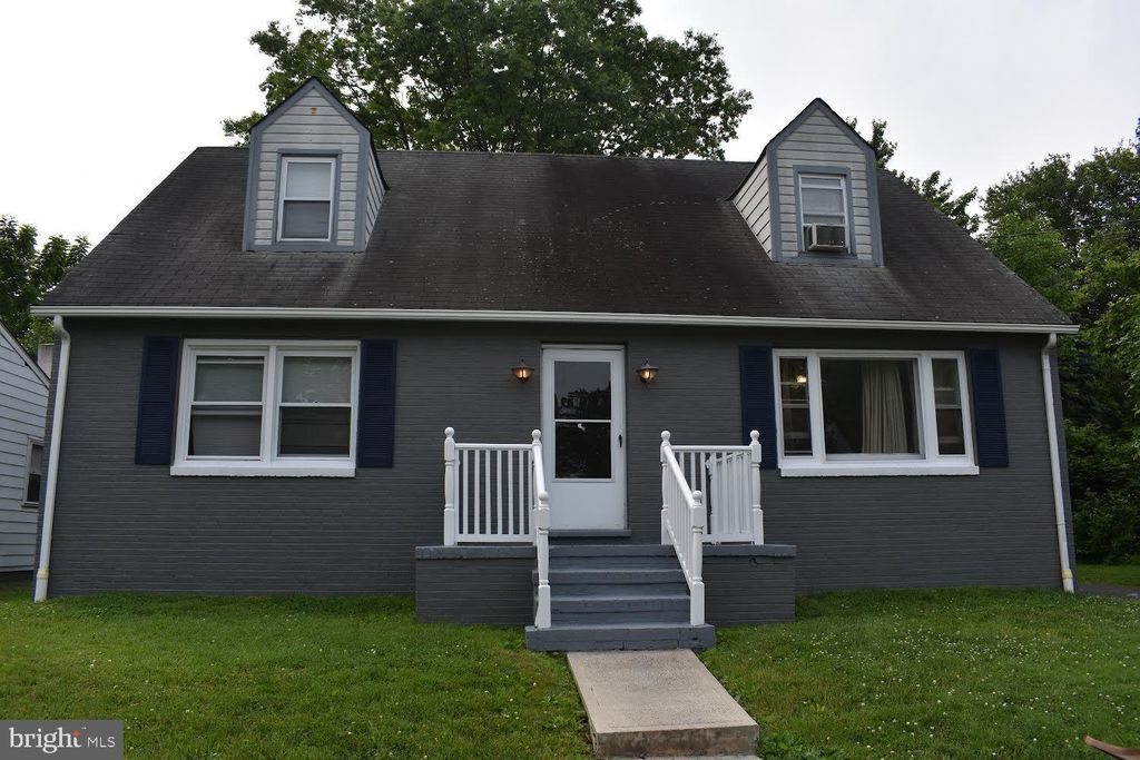 31 Ardsley Ave, Trenton, NJ 08638