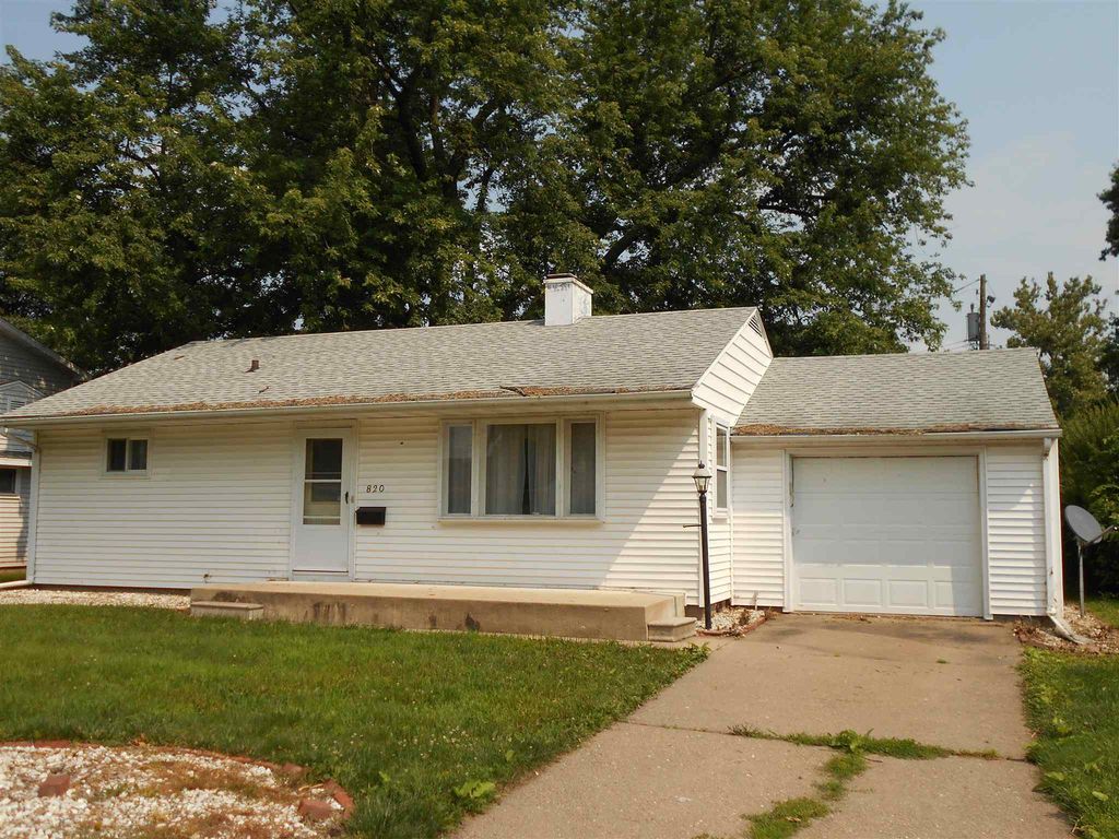 820 Bobby Ave, Macomb, IL 61455