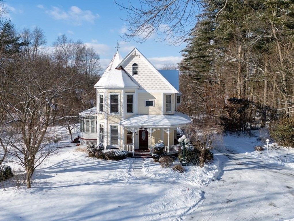 51 Bridle Rd, Ludlow, MA 01056