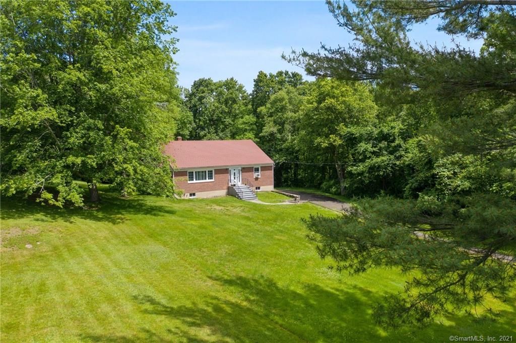 72 Garibaldi Ln, New Canaan, CT 06840