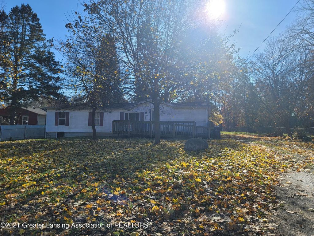 126 E Howe Ave, Lansing, MI 48906
