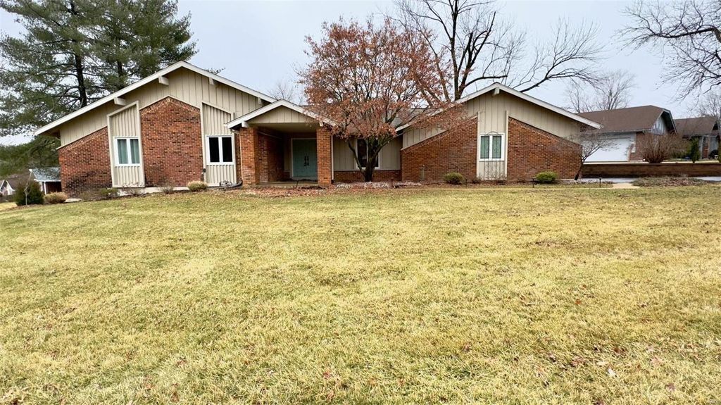 1620 Lochcrest Dr, Chesterfield, MO 63017