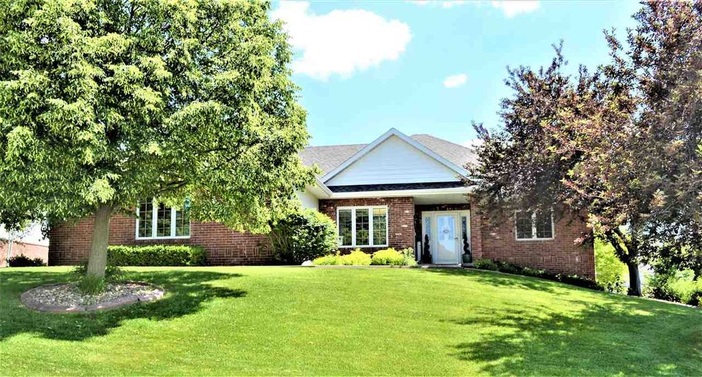 2308 W 35th St, Kearney, NE 68845