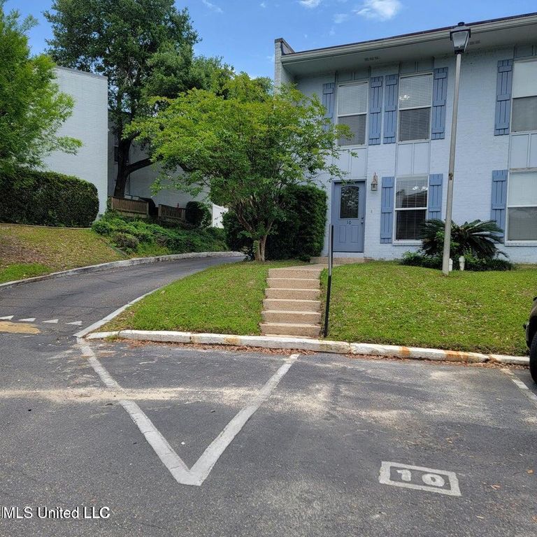3230 Cumberland Rd #10, Ocean Springs, MS 39564