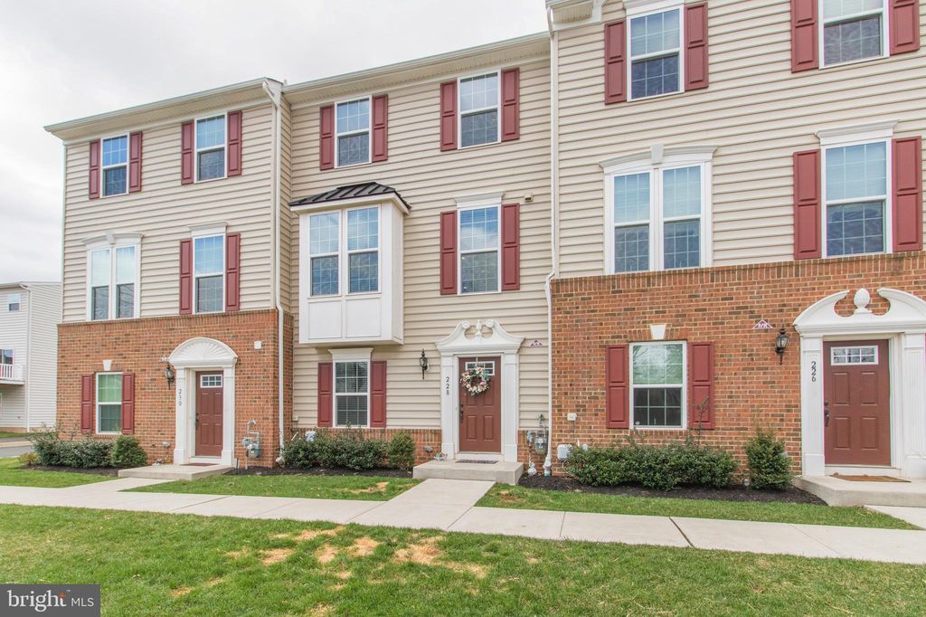 228 Compass Dr, Lansdale, PA 19446