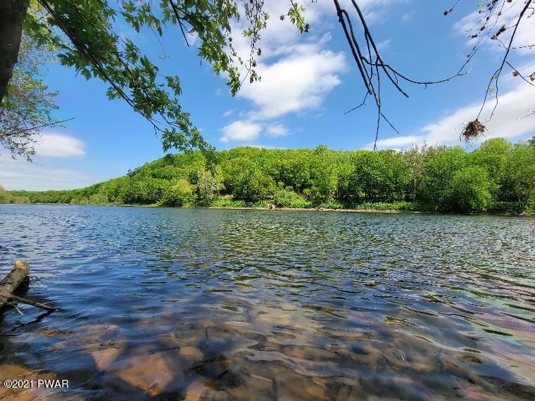 3812A River Rd, Equinunk, PA 18417