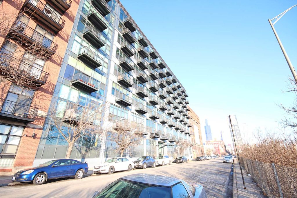 1224 W Van Buren St #212, Chicago, IL 60607