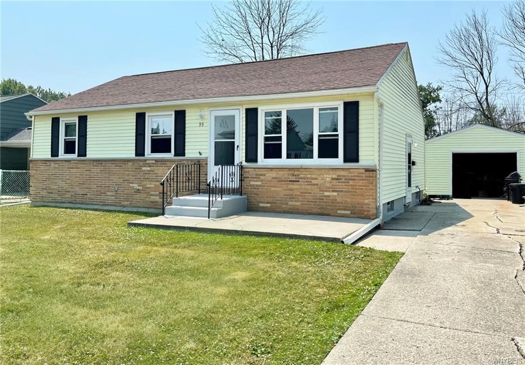 95 Saint Jude Dr, Lackawanna, NY 14218