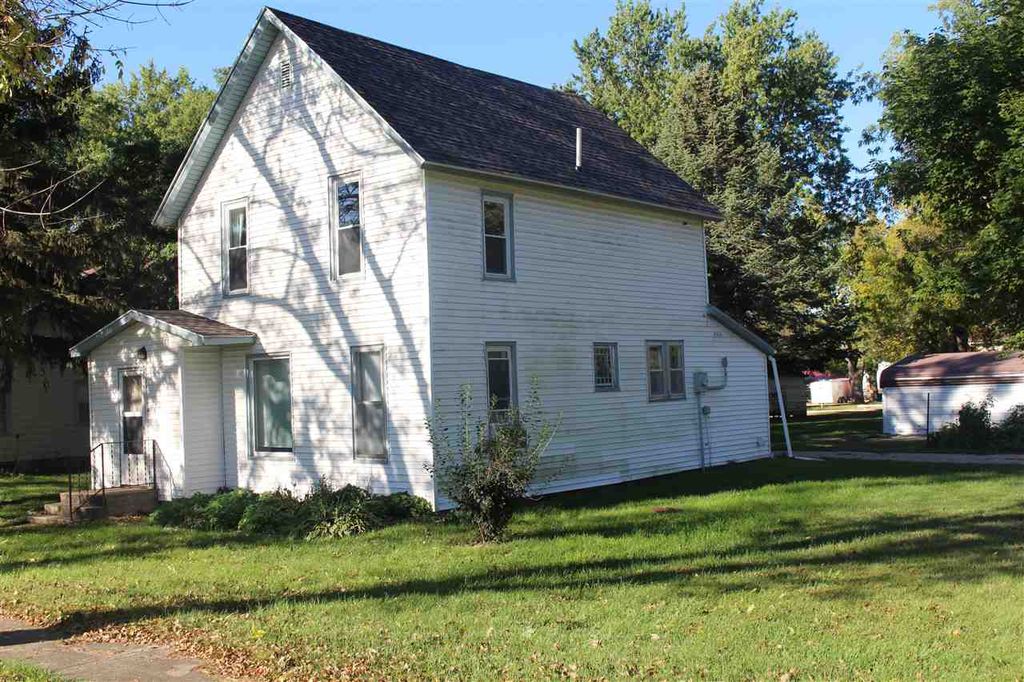 207 N Sherman St, Marathon, IA 50565