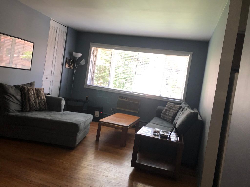 426 W Barry Ave #414, Chicago, IL 60657