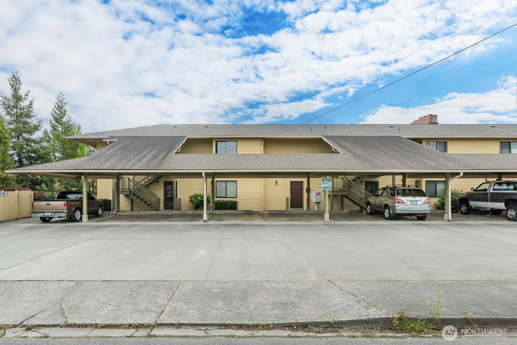 310 S 11th Street #106, Mount Vernon, WA 98274