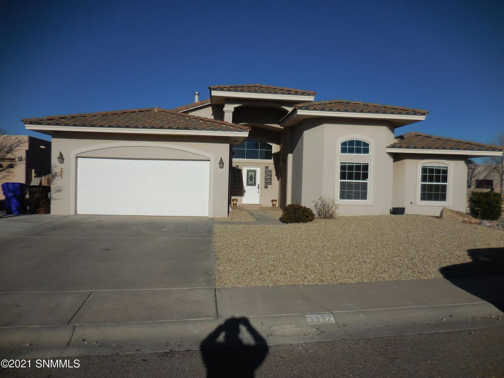 3992 Tiger Woods Dr, Las Cruces, NM 88011