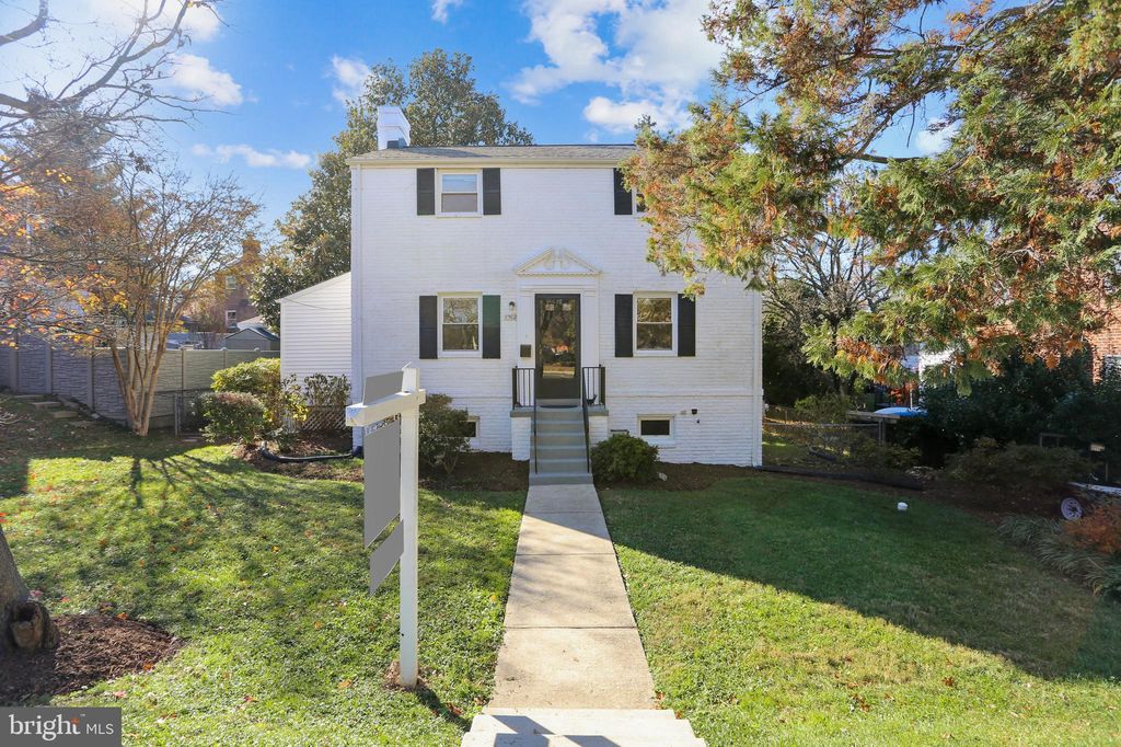 8502 Grubb Rd, Chevy Chase, MD 20815