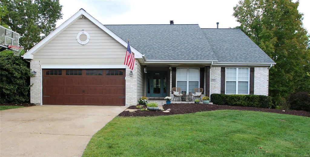 17476 Hilltop Ridge Dr, Eureka, MO 63025