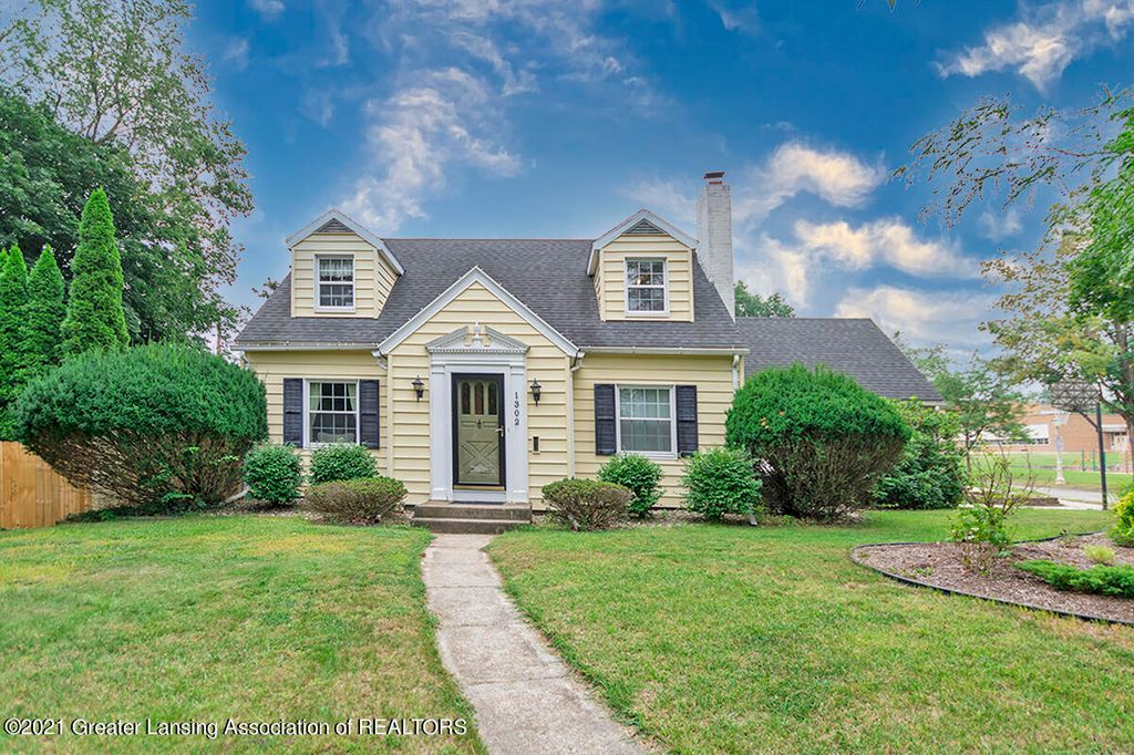 1302 Pershing Dr, Lansing, MI 48910