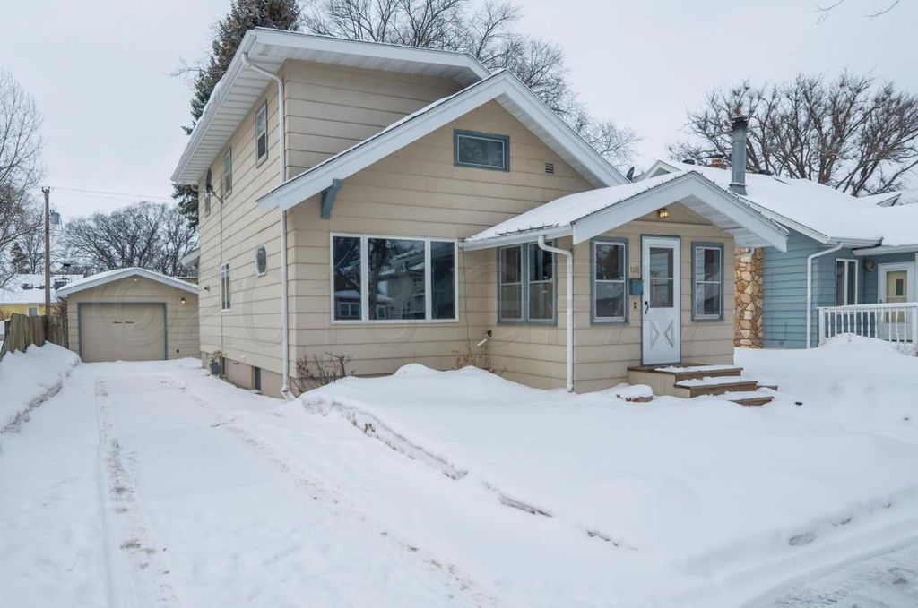1116 Walnut St, Grand Forks, ND 58201