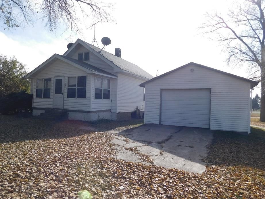 1425 Webster Ave, Genoa, NE 68640