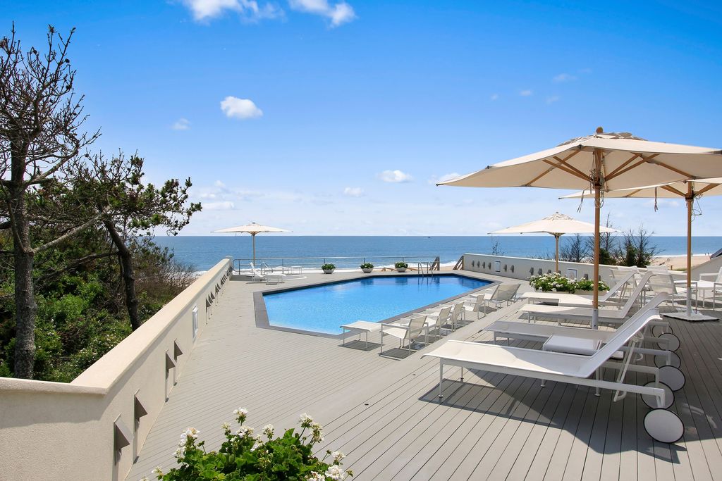 186 Dune Rd, Quogue, NY 11959