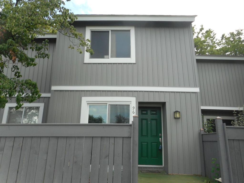 96 Twin Lakes Dr, Fairfield, OH 45014